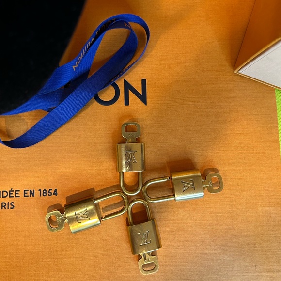 Louis Vuitton lock & key padlocked - Picture 5 of 7